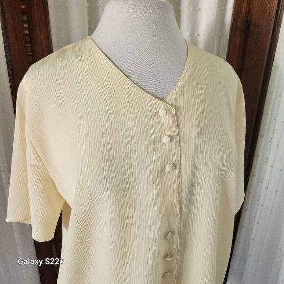 Jaclyn Smith pale yellow dressy blouse - Picture 6 of 7